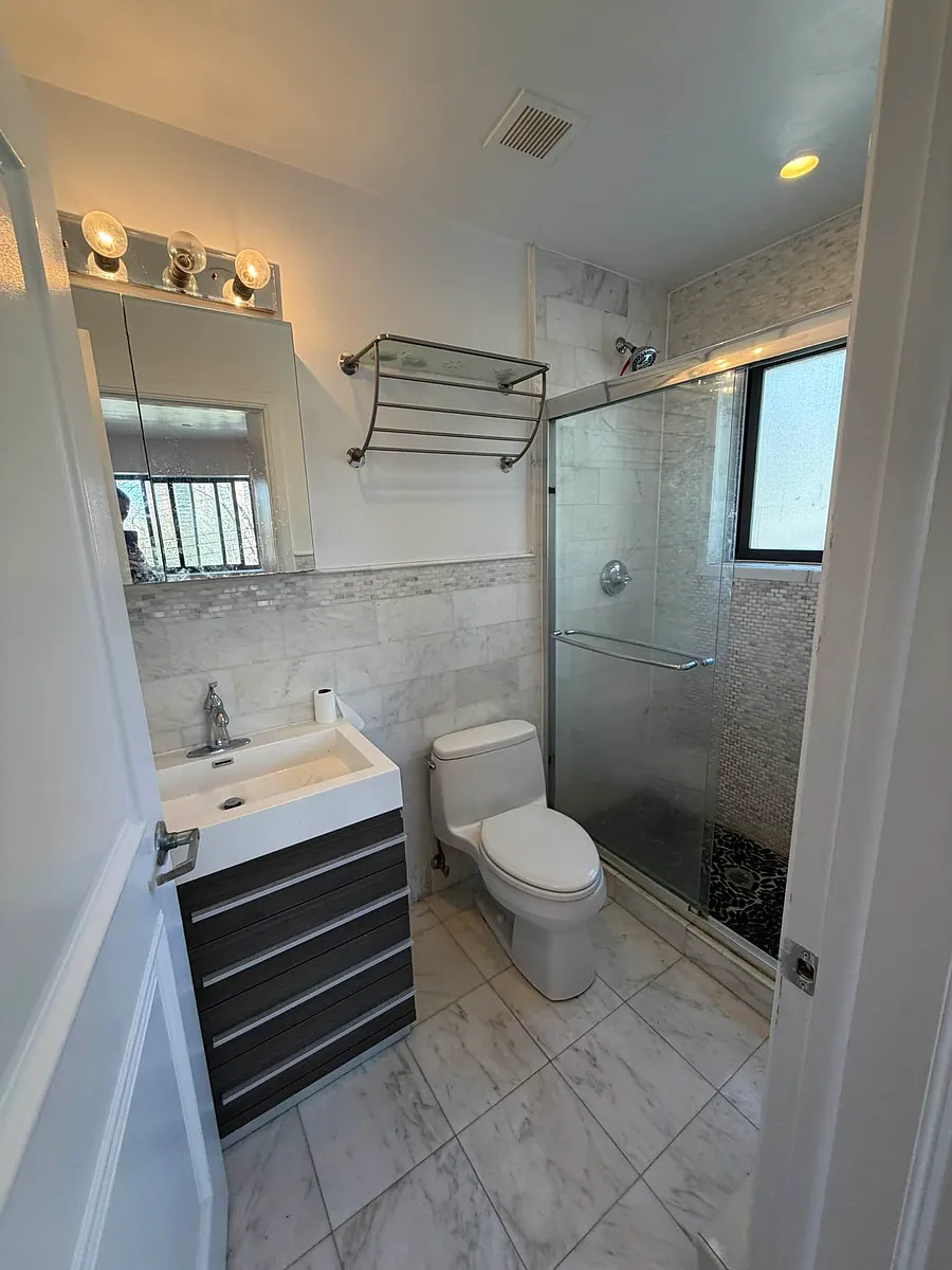 Building Photo - 536 Kappock St #3W