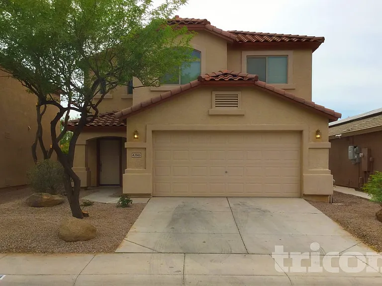 42065 W Sunland Dr — Photo 1