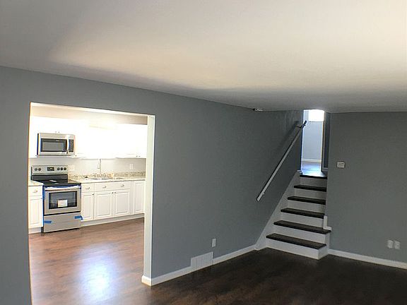 5th image of 831 Niagara Dr