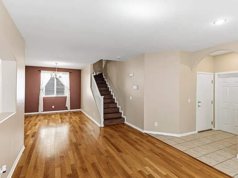 527 Newberry Springs Dr — Photo 5