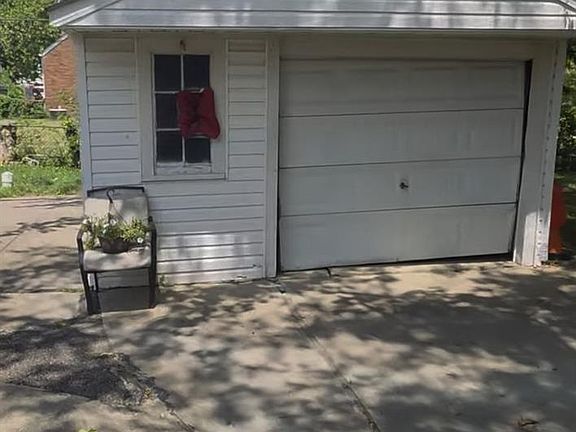 5th image of 16237 Edmore Dr