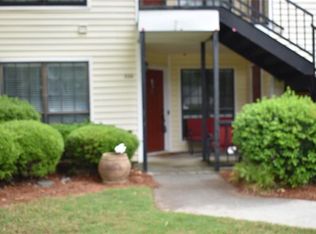 555 Windchase Ln, Stone Mountain, GA 30083