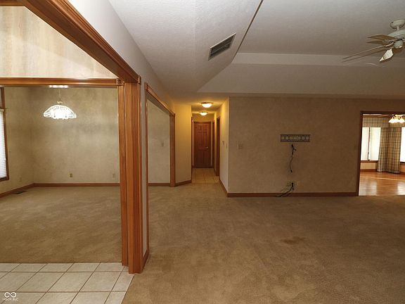 5th image of 447 Greenacres Dr