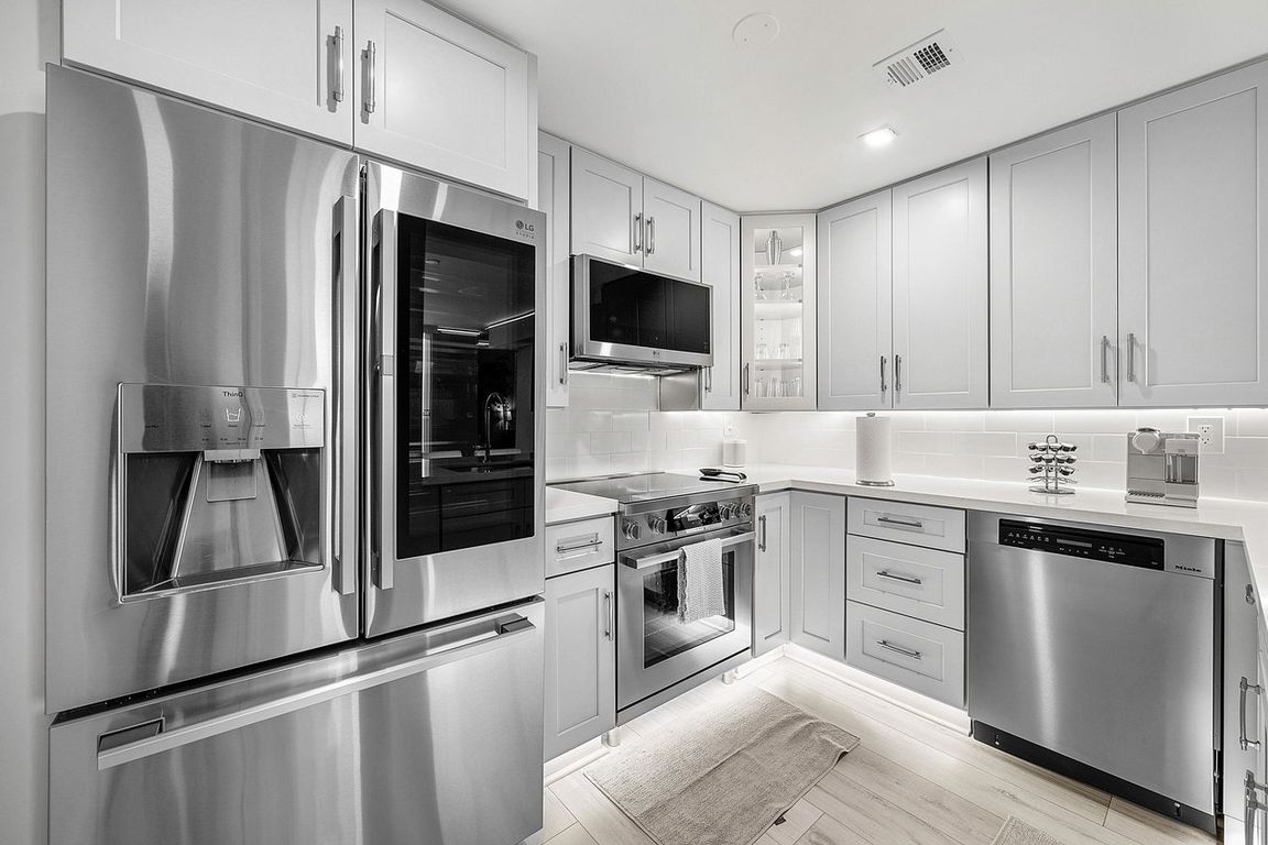 next background image