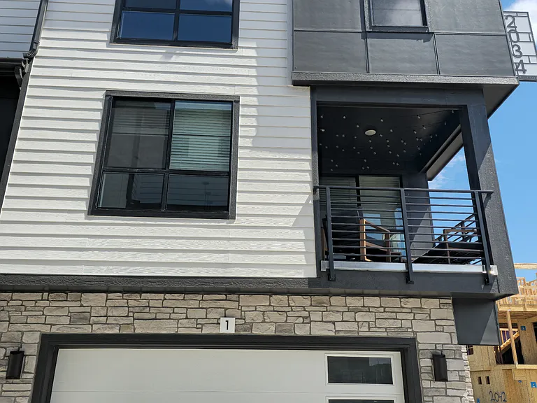 2034 S Holly St — Photo 3