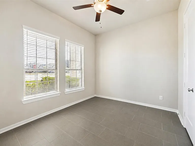 29634 Sterling Knoll Dr — Photo 3