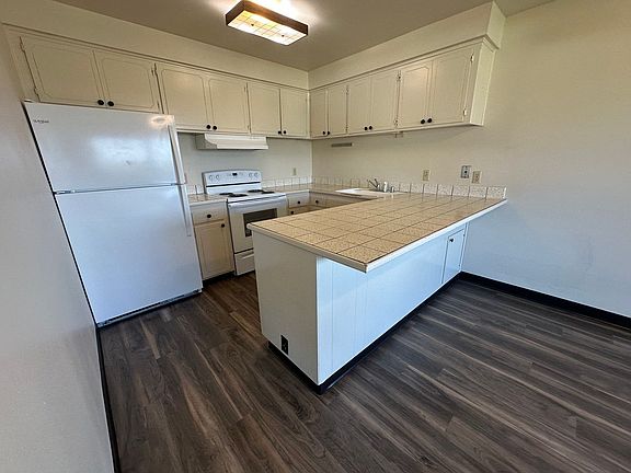 4th image of 85 Grand Ave #4