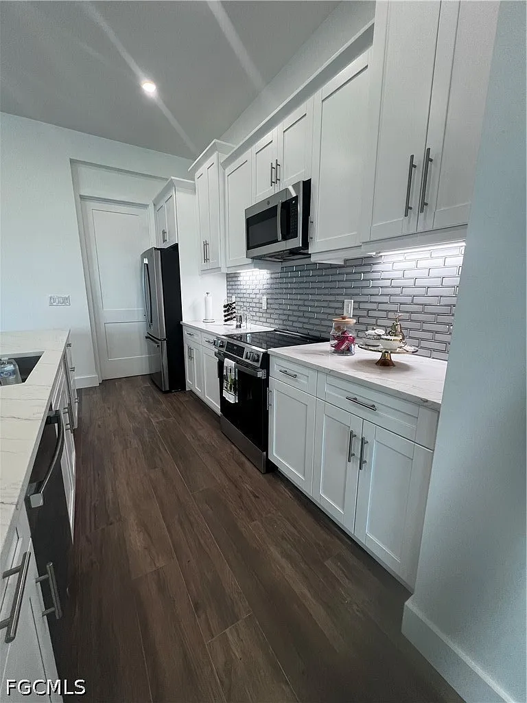 4 bed, 2.0 bath, 1747 sqft, $2,300 — Photo 4