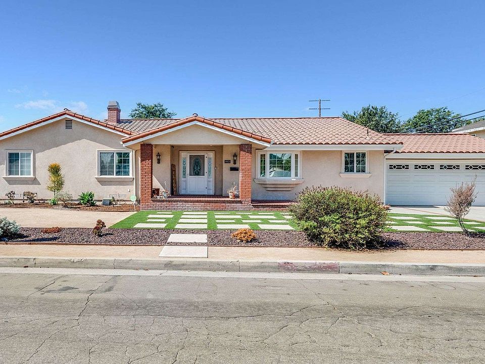 1st image of 4923 E Harvey Way