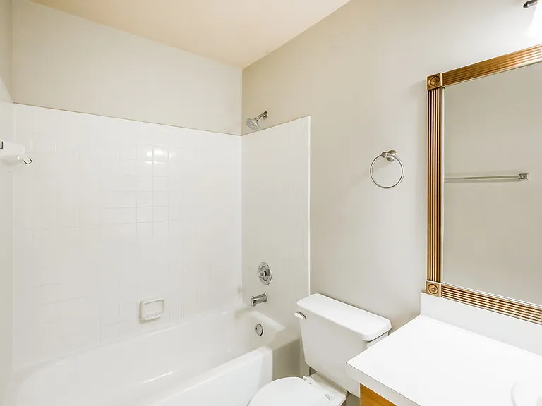 6642 NW 42nd Ave — Photo 15