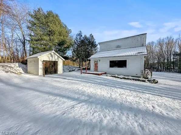 2100 John White Rd, Hubbard, OH 44425