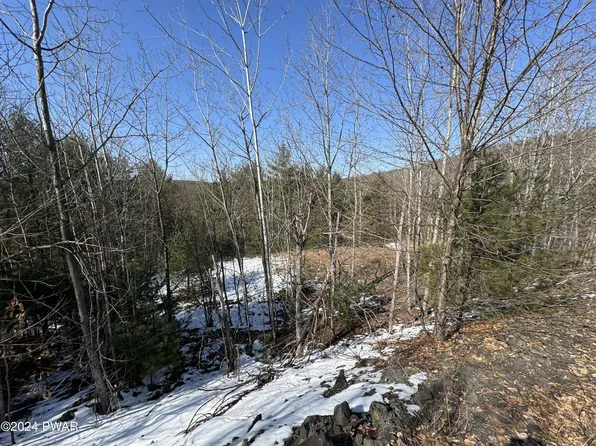 27 Skyline Dr, Milford, PA 18337