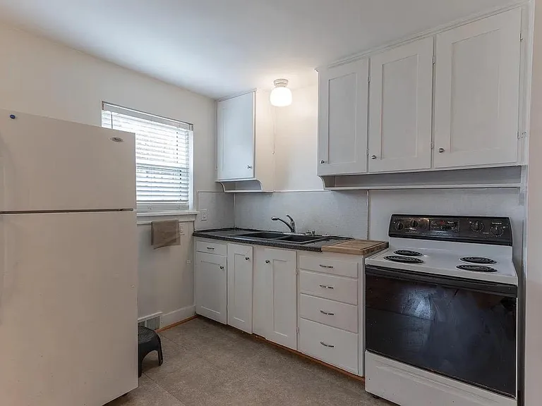 537 Long Ave — Photo 7