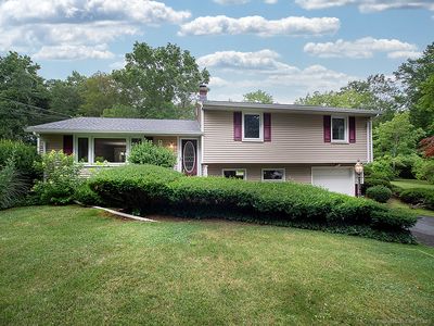 499 Village Street, Northford, CT, 06472