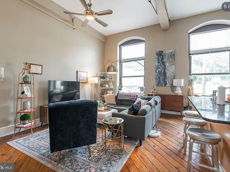 219 Krams Ave #B1 — Photo 10
