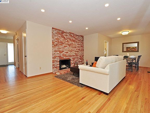 5th image of 751 Catalina Dr