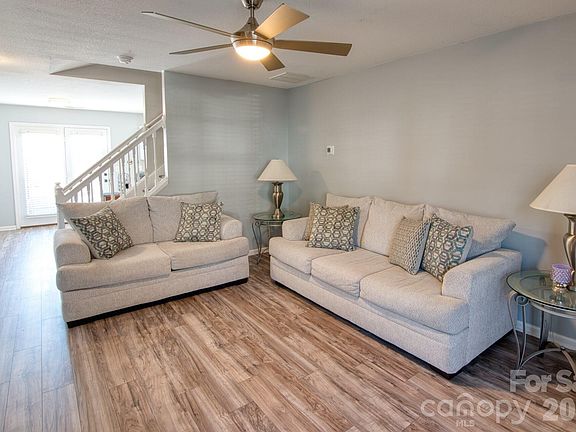 4th image of 429 Wiltshire Cir