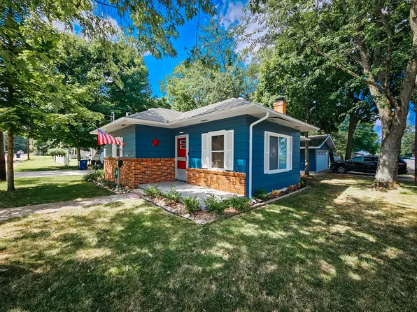 58 Salem St, Hillsdale, MI 49242