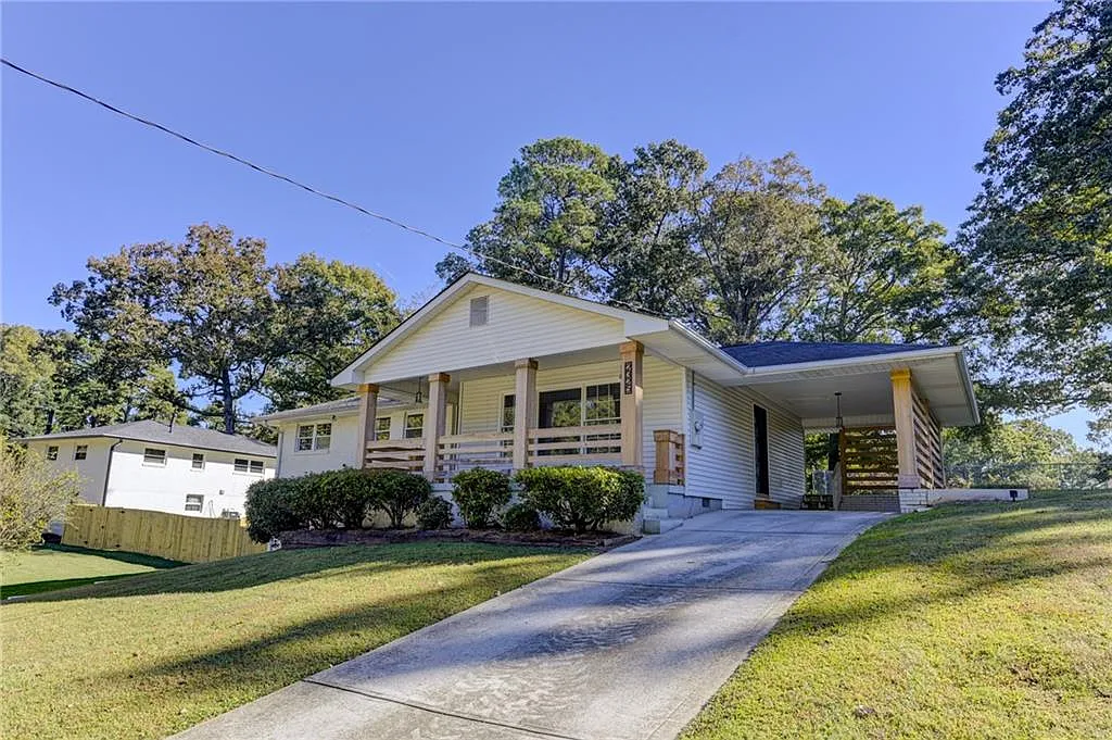 3 bed, 2.5 bath, 2128 sqft, $2,975 — Photo 2