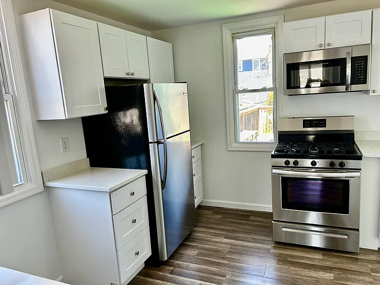 949 W Beech St — Photo 26