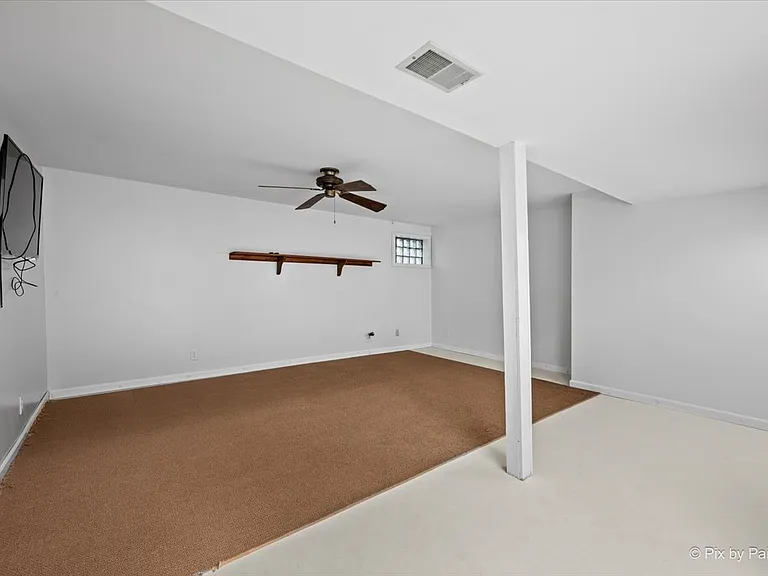 702 N View St — Photo 26