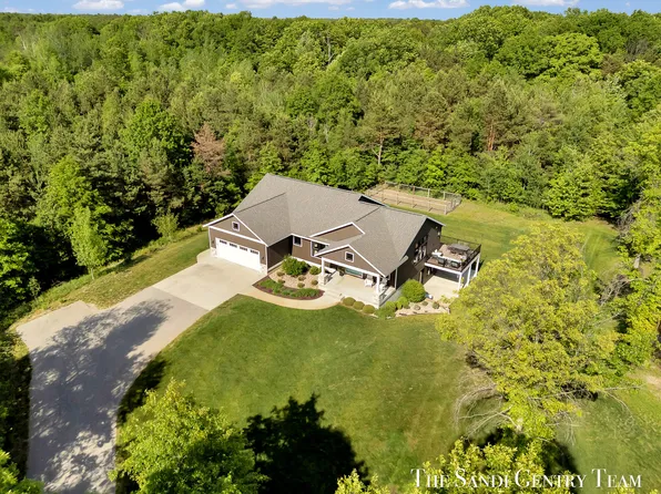 12400 Lincoln Farms Dr, Grand Haven, MI 49417