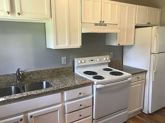 3rd image of 2274 Ontario St