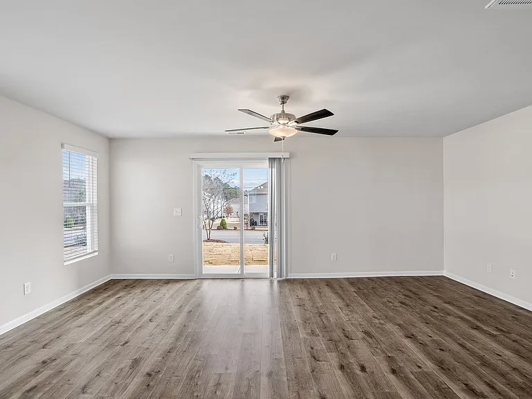 1012 Peony Ln — Photo 23