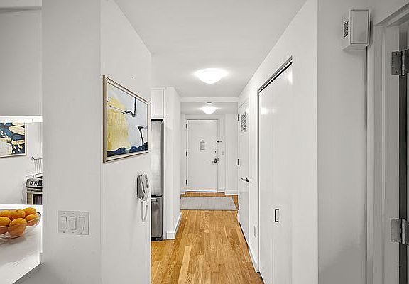 4th image of 1113 York Ave APT 3F