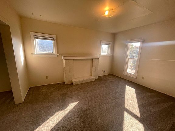 3rd image of 713-715 NE Jarrett St #713