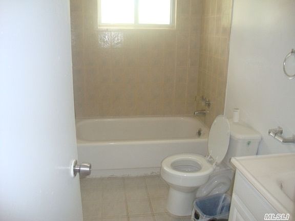3rd image of 8 Winged Foot Dr