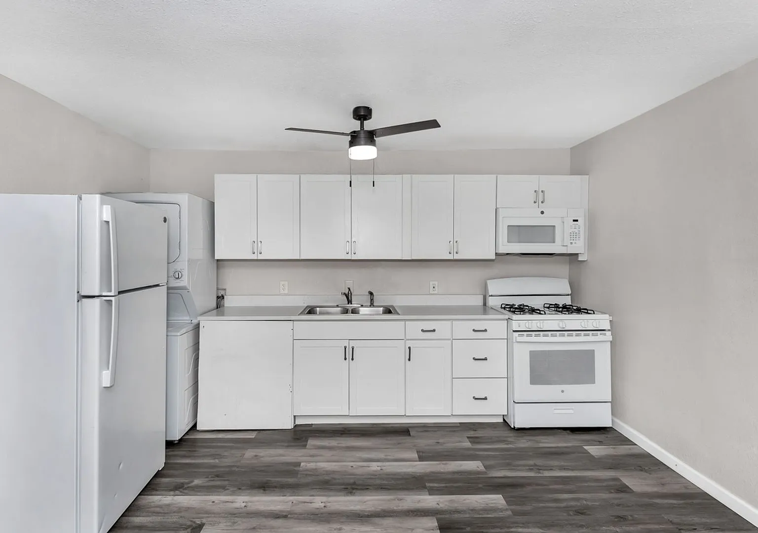 Under New Management - 1 Bedroom Apartment in Five Points — Photo 4
