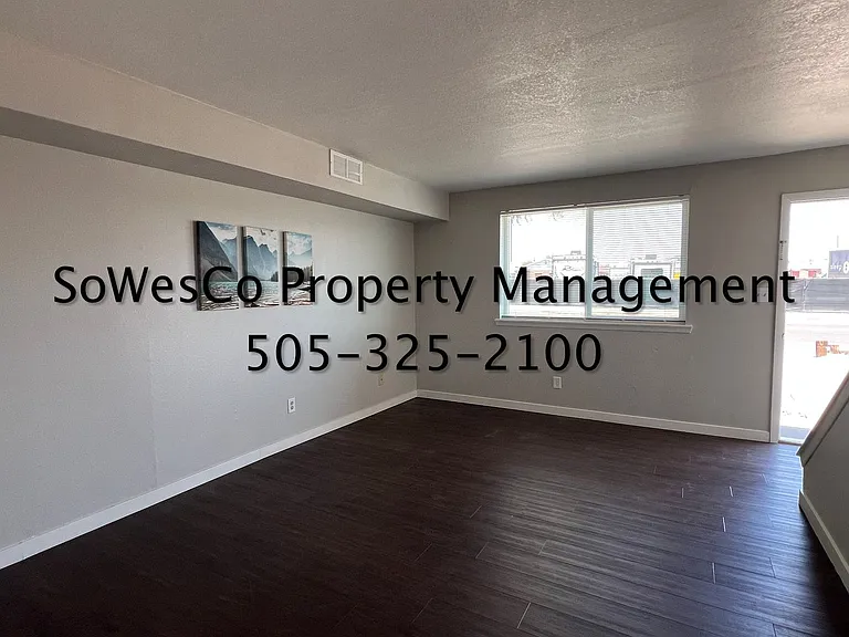 905 N Tucker — Photo 2