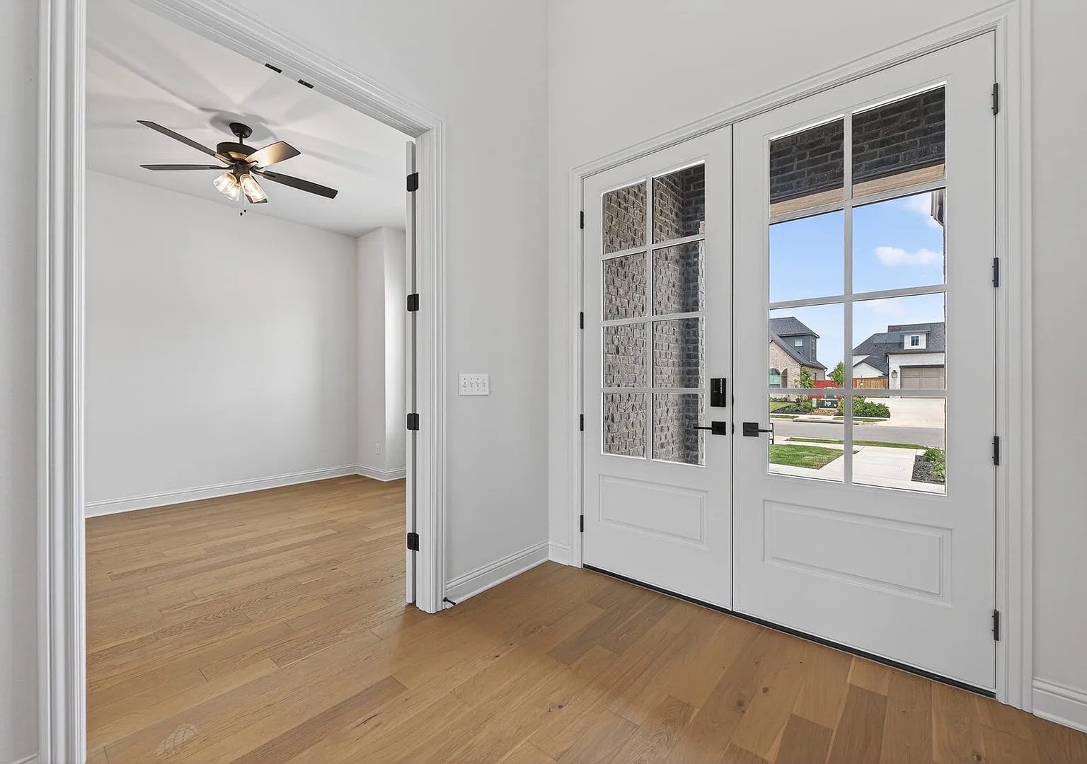 Sophisticated 4-Bedroom Home with Main-Level Primary Suite in Evening Star — Photo 3