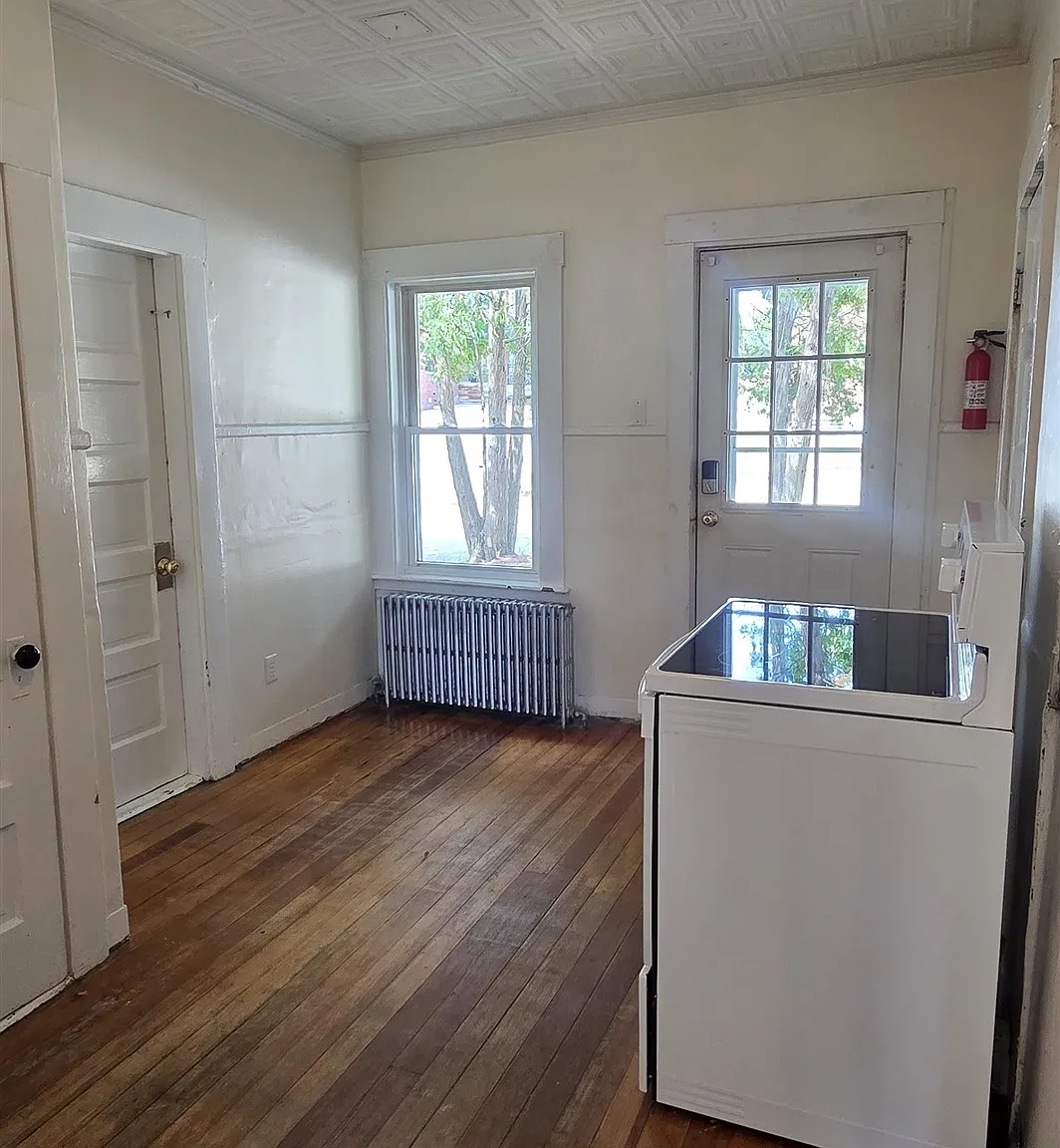 2 bed, 1.0 bath, 912 sqft, $1,750 — Photo 3