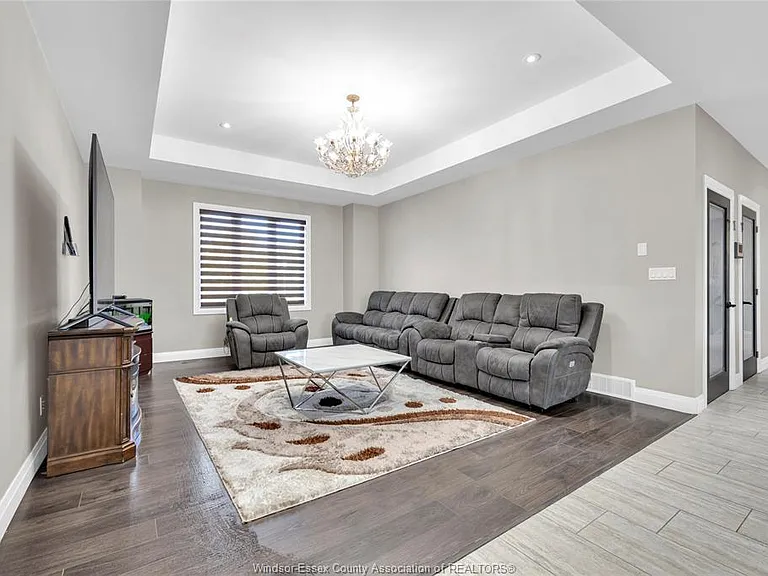 498 Sacred Heart Dr #UPPER — Photo 30