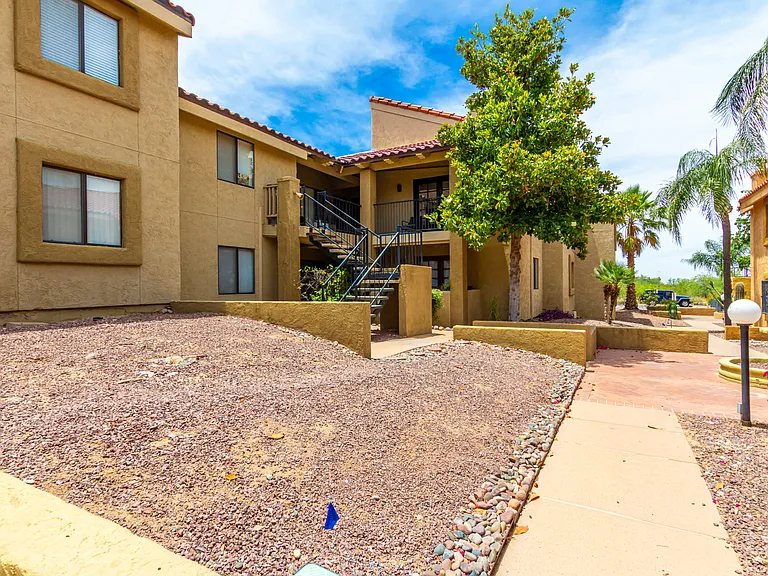 8255 N Oracle Rd #210 — Photo 2