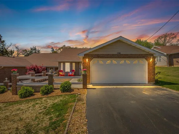 1748 Napoleon Dr, Bonne Terre, MO 63628