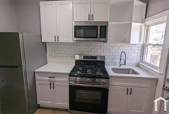 2612 Cole St — Photo 9