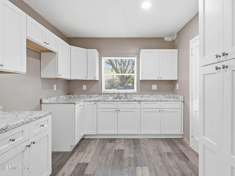 3044 W 9th St — Photo 13