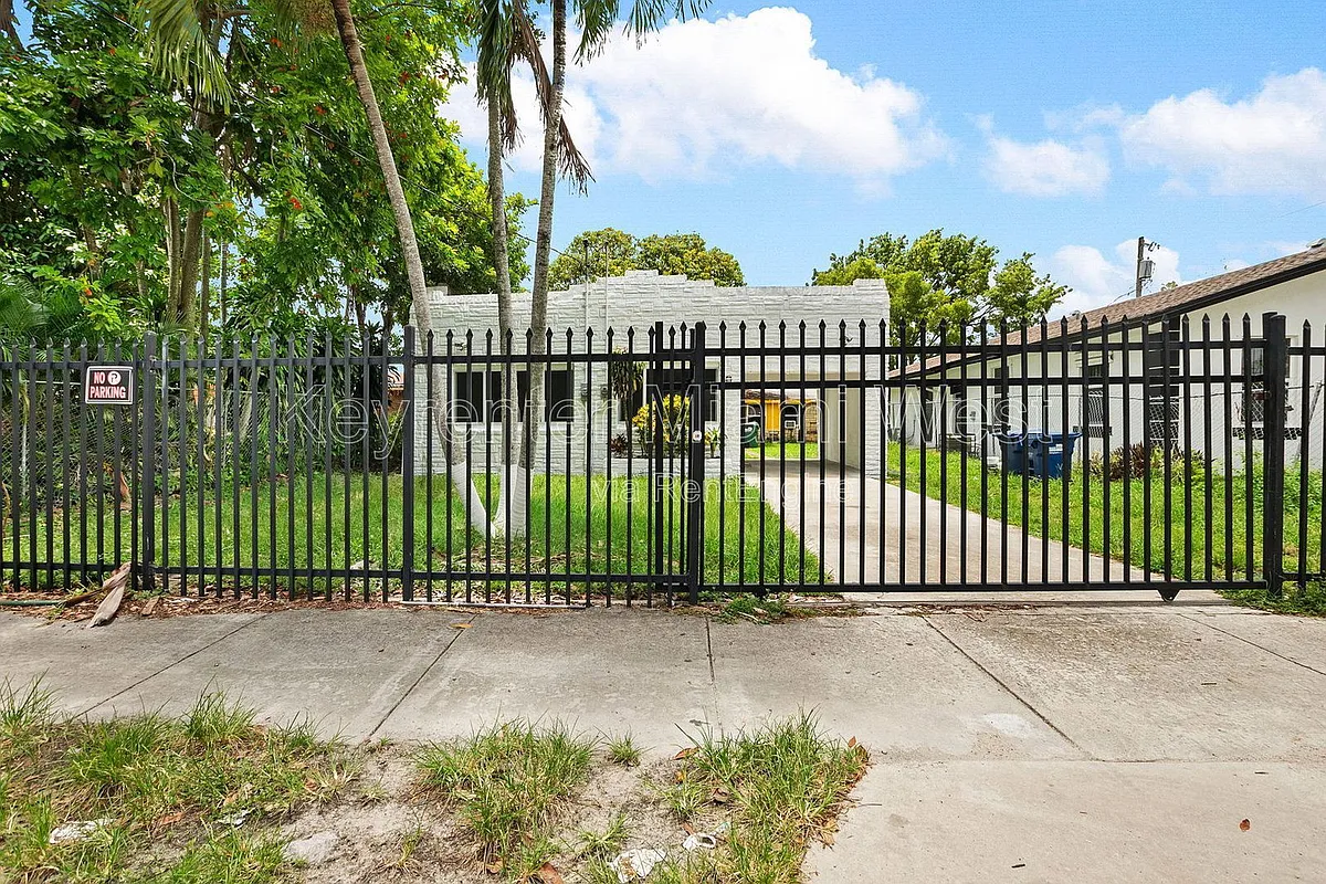Building Photo - 7770 NW 9th Ave