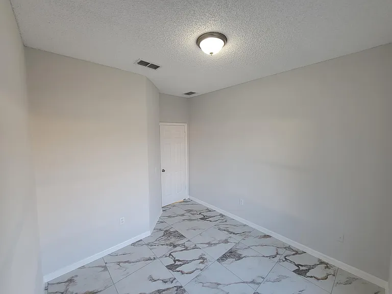 1907 Escambia Ln — Photo 10