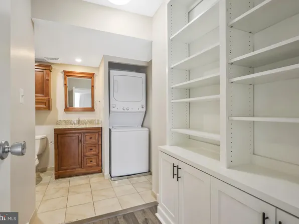 1401 N Rhodes St APT 203, Arlington, VA 22209