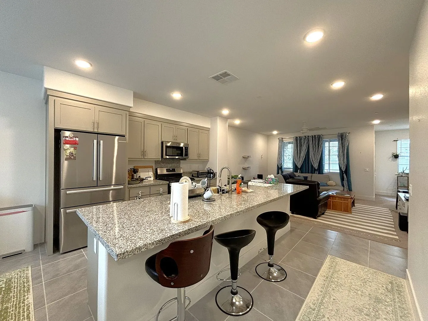 4 Bedroom 3 bathroom newly Built Townhouse for Rent! — Photo 4