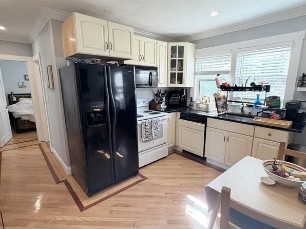 107 Perkins St, Somerville, MA
