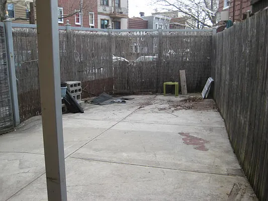 Rented by MCR Realty | media 21