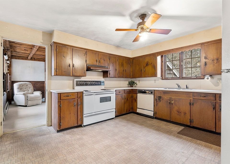 2688 Horton St, Dighton, MA 02715 Zillow