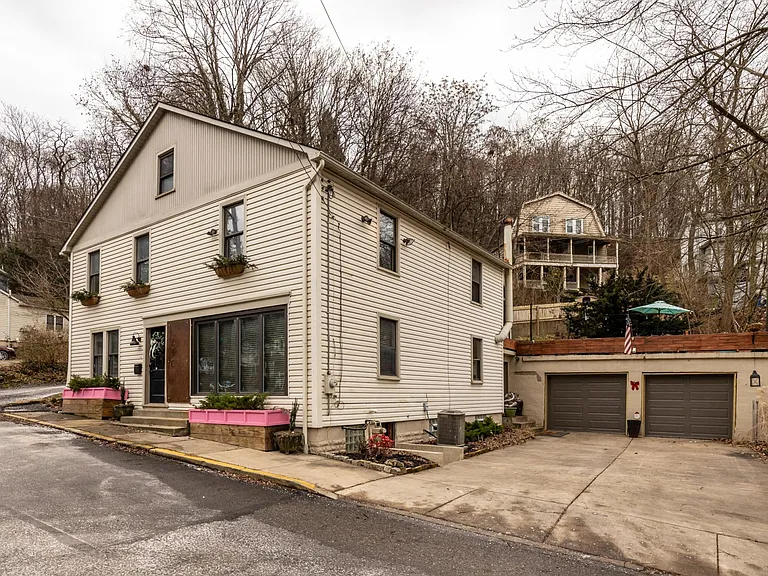 850 Nevin Ave — Photo 1