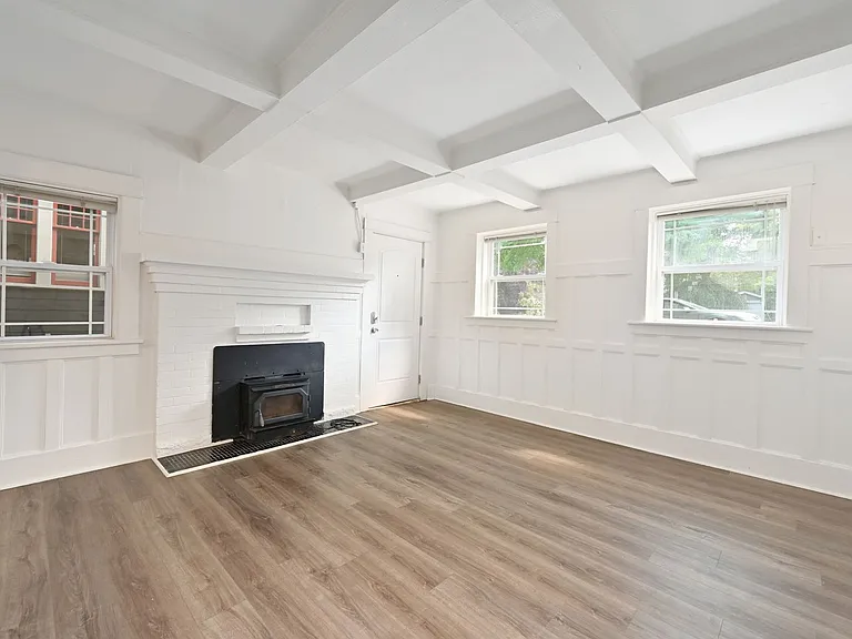 108 NE 43rd St — Photo 3