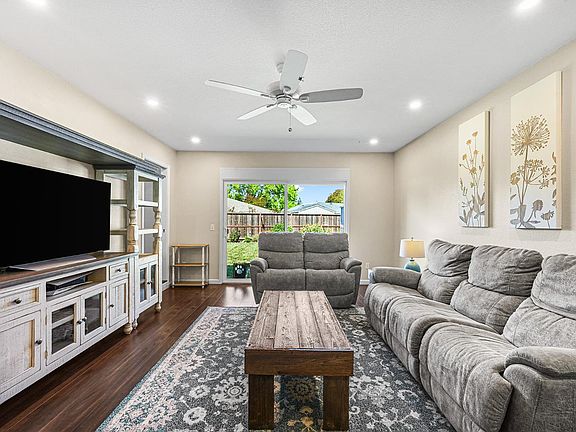 3rd image of 2412 Horseshoe Drive